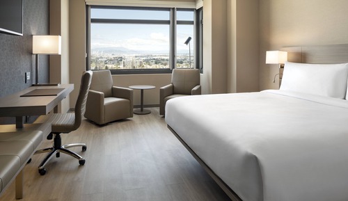 Habitación, 1 cama de matrimonio grande, no fumadores (Mobility/Hearing Access, Roll-In Shwr)