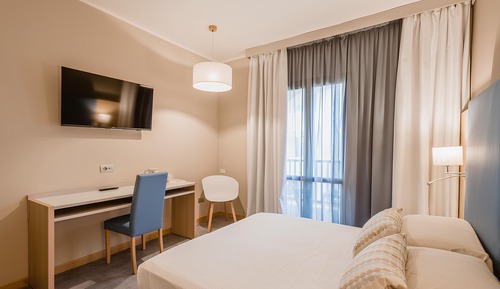 Habitación triple, vistas al mar