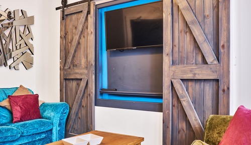 Habitación con 2 camas individuales, baño compartido