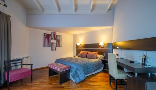 Habitación superior con 1 cama doble o 2 individuales