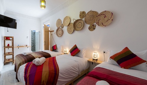 Family Room, 3 Twin Beds