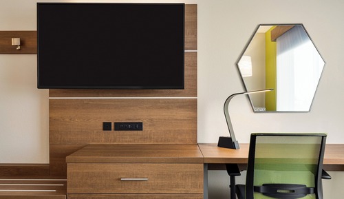 Habitación estándar, 1 cama de matrimonio grande (Communications, Roll-In Shower)