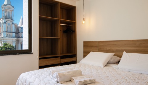 Suite estándar, 1 cama de matrimonio, no fumadores, vistas parciales al mar