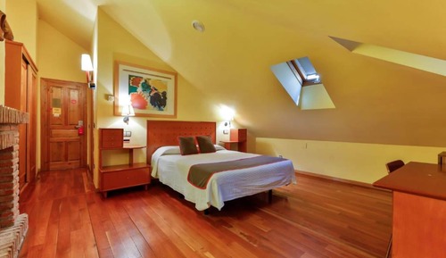 Habitación básica con 1 cama doble o 2 individuales