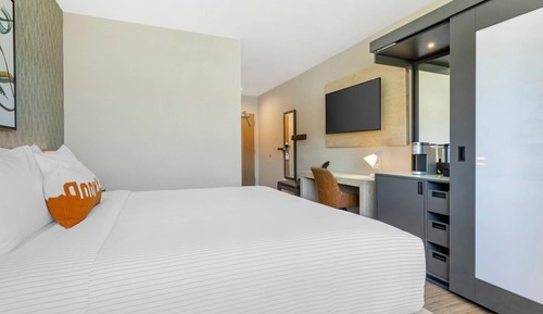 Room, 1 King Bed, Accessible, Non Smoking (Hearing)