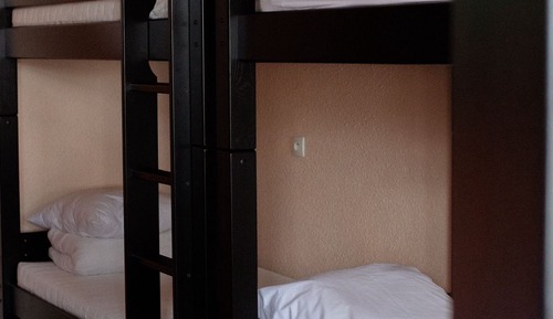 Dormitorio compartido, solo para hombres