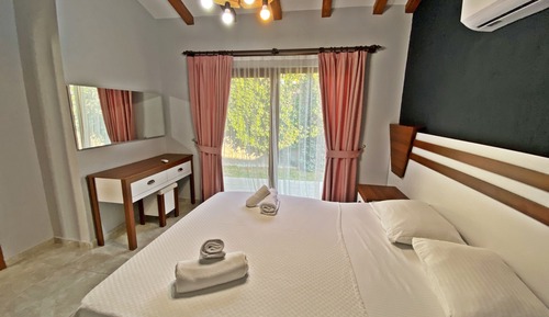 Basic Villa, Jetted Tub, Pool View