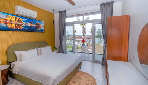 Three-Bedroom Majesty Beach Pool Villa