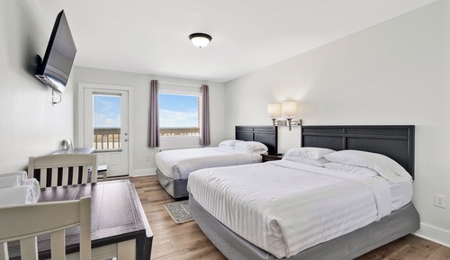 Habitación, 2 camas de matrimonio, balcón, junto a la piscina