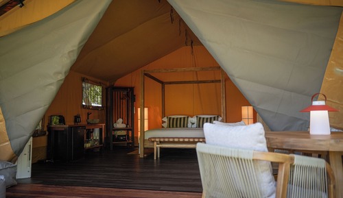 Tienda tradicional, baño compartido