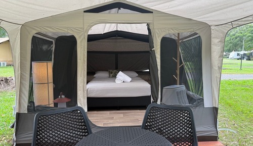 Tienda, baño compartido