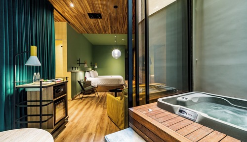 Suite estudio Grand, 1 cama de matrimonio grande, bañera de hidromasaje, planta baja