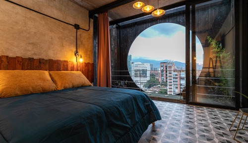 Penthouse 18: Design Penthouse, 2 Bedrooms, Bathtub, City View