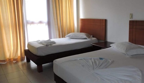 Habitación triple, vistas al jardín