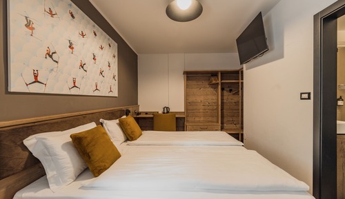 Habitación Confort con 1 cama doble o 2 individuales, balcón