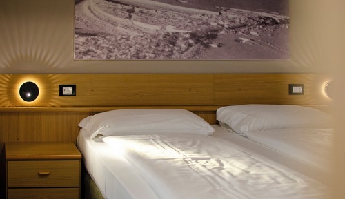 Habitación estándar con 1 cama doble o 2 individuales, balcón