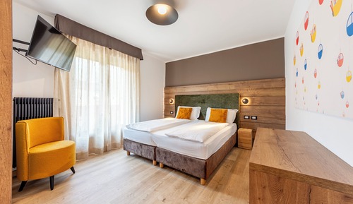 Habitación triple superior, balcón