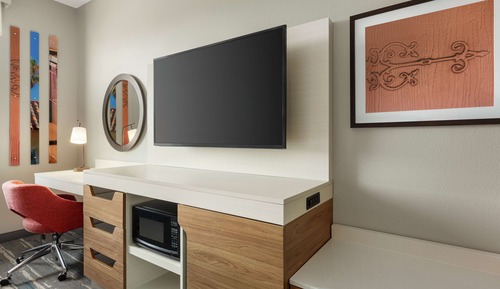 Habitación, 1 cama de matrimonio grande (Mob/Hearing, RI Shower, High Floor)