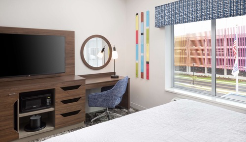 Habitación, varias camas, frigorífico y microondas