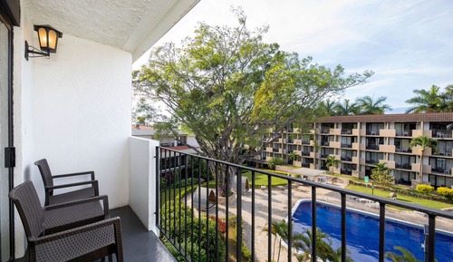 Habitación estándar, 1 cama de matrimonio grande, vistas a la piscina