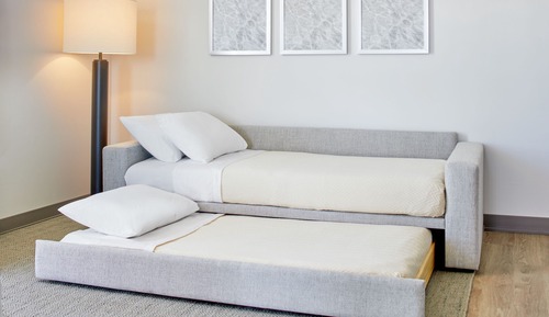 Suite estudio, varias camas, balcón, vistas parciales al mar (Mobility/Hearing Accessible, Tub)