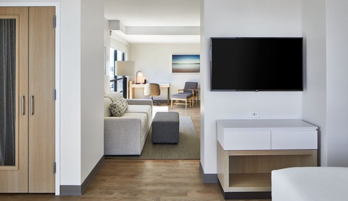 Suite, 1 cama de matrimonio grande, balcón, en esquina (Inland View)