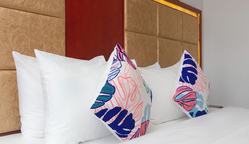 Habitación Deluxe con 1 cama doble o 2 individuales, vistas a la piscina