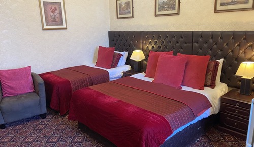 Habitación superior con 1 cama doble o 2 individuales