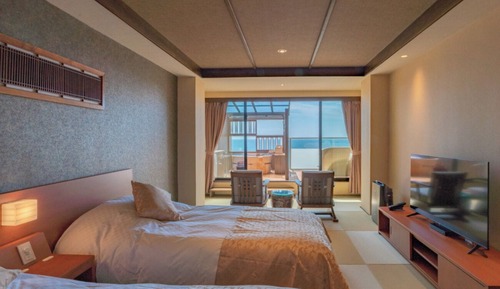 Habitación Deluxe con 2 camas individuales, balcón, vistas al mar (Retro Modern, Corner room)