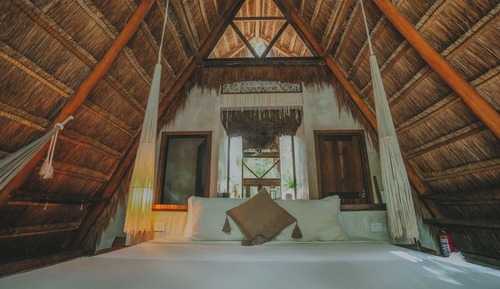 Habitación romántica, 1 cama de matrimonio grande, piscina privada, vistas al jardín