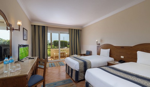 Habitación con 1 cama doble o 2 individuales, vistas al jardín