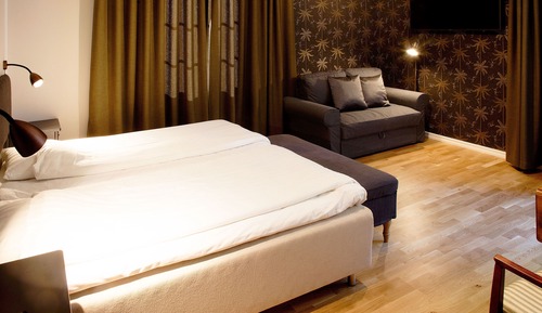 Habitación superior con 1 cama doble o 2 individuales, baño privado (Pets not allowed)