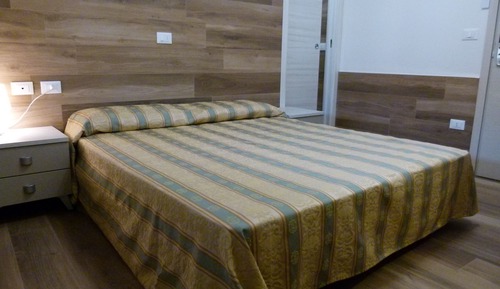 Habitación estándar con 1 cama doble o 2 individuales
