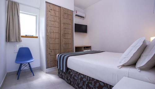 Luxury Leisure Compact (couple only) with hot tub