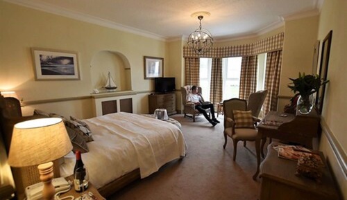 Combesgate Room, Roll Top Bath, No Shower