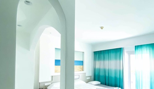 Habitación estándar con 2 camas individuales, vistas a la piscina