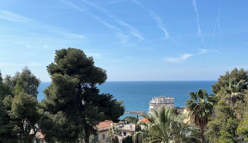 Habitación triple, vistas al mar