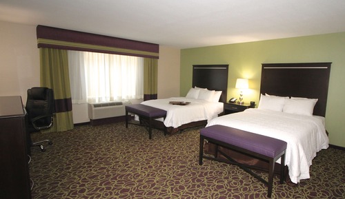 Habitación, 2 camas de matrimonio, frigorífico y microondas