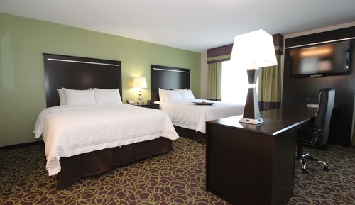 Estudio, 2 camas de matrimonio, frigorífico y microondas