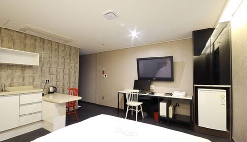 Condo suite - No credit card for pay at hotel