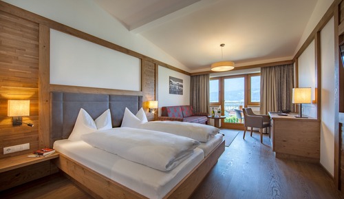 Habitación doble superior, 1 cama de matrimonio grande, balcón, vistas a la montaña