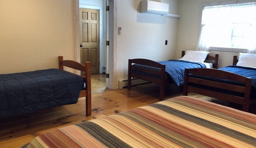 Suite familiar, baño privado (Queen Bed and 3 Twin Beds)