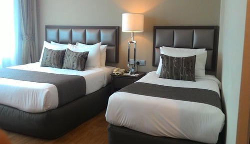 Habitación triple Deluxe, acceso a la piscina, vistas a la ciudad