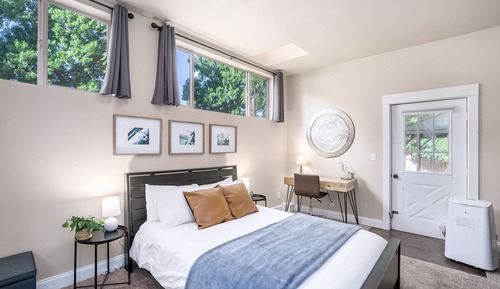 Apartamento, 1 cama de matrimonio grande con sofá cama, patio, vistas al jardín (633 Mathews St.)