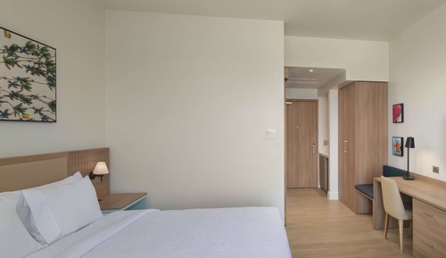 Habitación, 1 cama de matrimonio grande, frente al mar