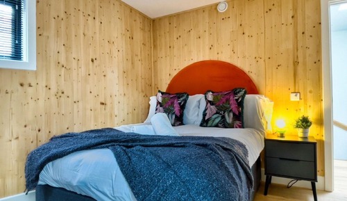 ECO Friendly House, 2 bedrooms, 1 living room (Green Mews 3), with free parking, by My Getaways