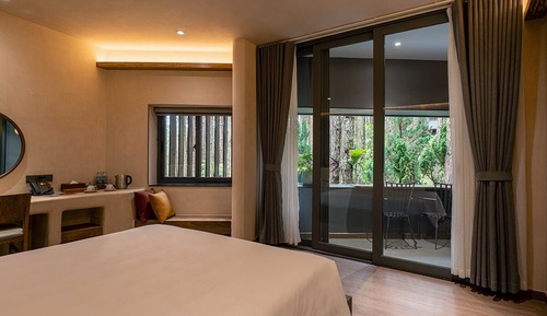 Habitación, balcón (103, 104)