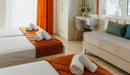 Apartamento familiar, vistas al jardín, planta baja