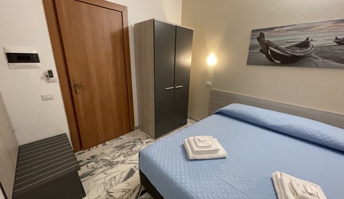 Habitación Confort, 1 cama doble, baño privado, vistas a la ciudad