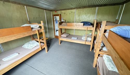 Dormitorio compartido básico (Bed Only)